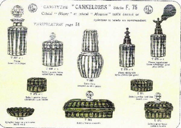 Bonbonnière ou grande boîte en cristal de Baccarat, modèle Cannelures à filets dorés, décor de phoenix