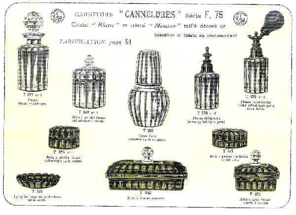 Bonbonnière ou grande boîte à poudre en cristal de Baccarat, modèle Cannelures réhaussé de filets or