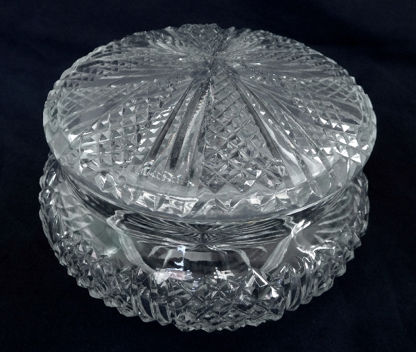 Bonbonnière ou sucrier en cristal de Baccarat taillé en pointes de diamants