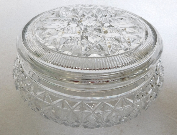 Bonbonnière en cristal de Baccarat richement taillé, Etiquette papier