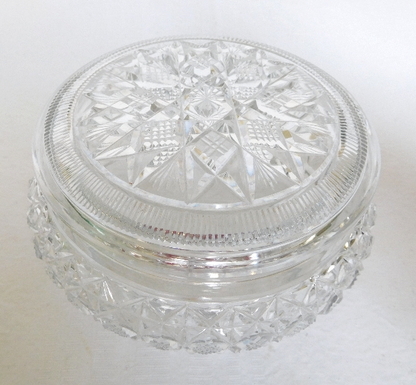 Bonbonnière en cristal de Baccarat richement taillé, Etiquette papier