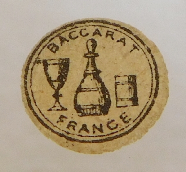 Bonbonnière en cristal de Baccarat richement taillé, Etiquette papier