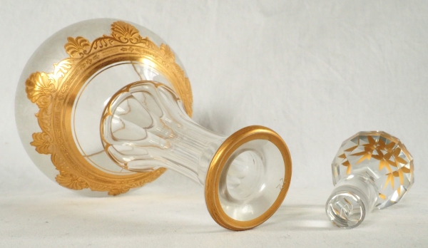 Carafe en cristal de St Louis gravé et doré à l'or fin - modèle Nelly de style Empire