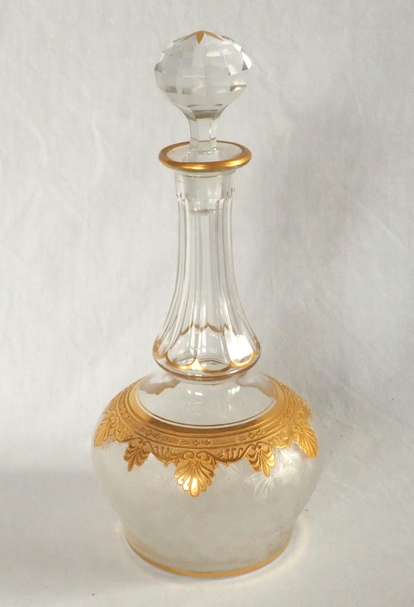 Carafe en cristal de St Louis gravé et doré à l'or fin - modèle Nelly de style Empire