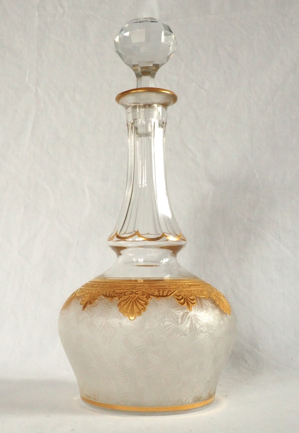 Carafe en cristal de St Louis gravé et doré à l'or fin - modèle Nelly de style Empire