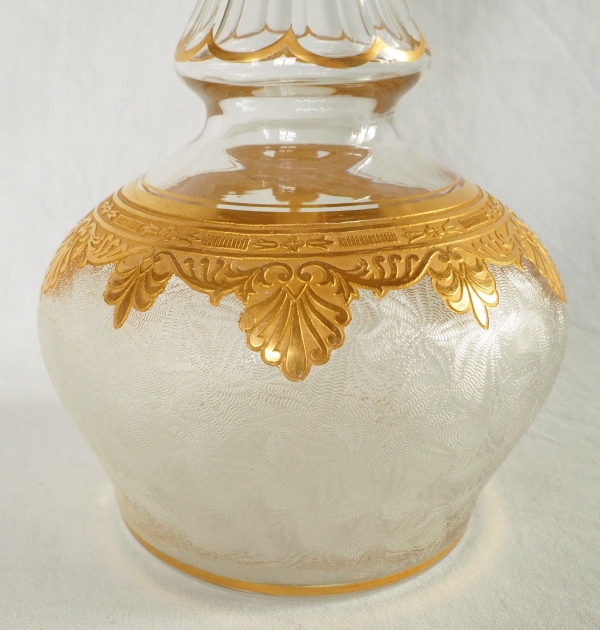 Carafe en cristal de St Louis gravé et doré à l'or fin - modèle Nelly de style Empire