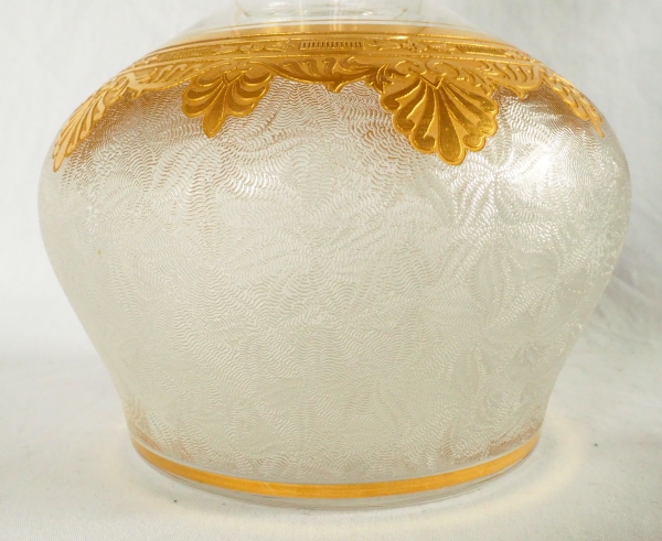 Carafe en cristal de St Louis gravé et doré à l'or fin - modèle Nelly de style Empire