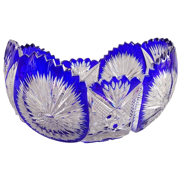 Jardinière ou coupe en cristal de Baccarat overlay bleu cobalt richement taillé