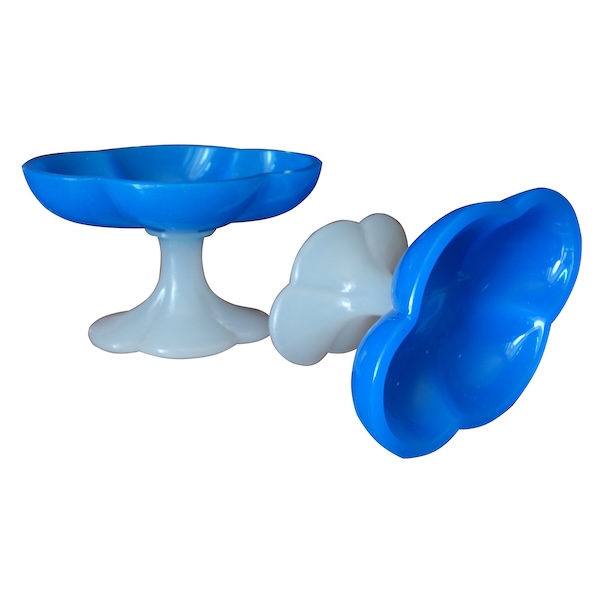 Baccarat : paire de baguiers, coupes polylobées en opaline bleue et blanche d'époque Charles X