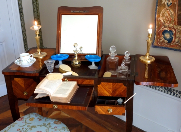 Baccarat : paire de baguiers, coupes polylobées en opaline bleue et blanche d'époque Charles X
