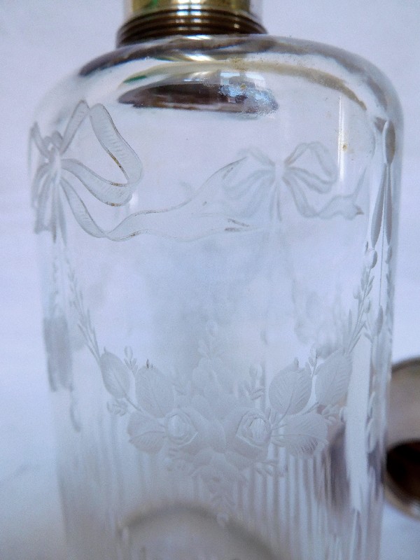 Paire de flacons de toilette en cristal de Baccarat, monture en argent massif