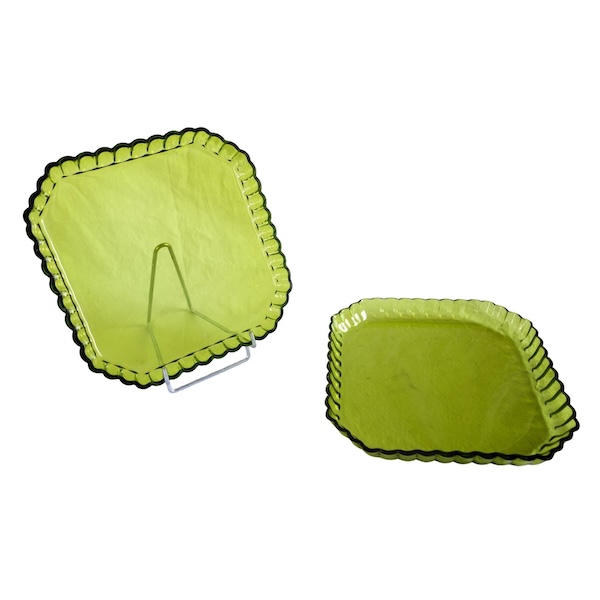 Paire de plateaux en cristal de St Louis vert mousse