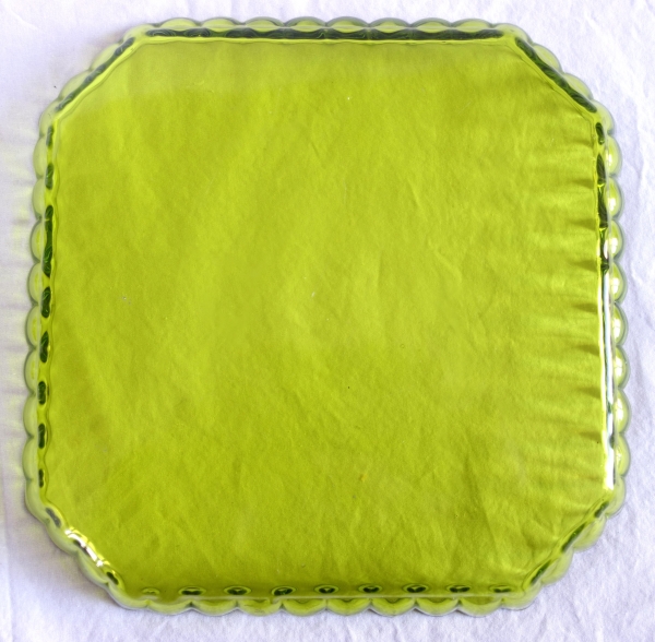 Paire de plateaux en cristal de St Louis vert mousse