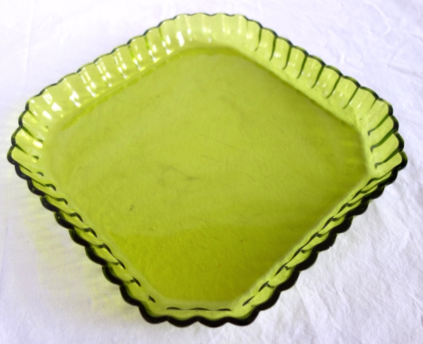Paire de plateaux en cristal de St Louis vert mousse