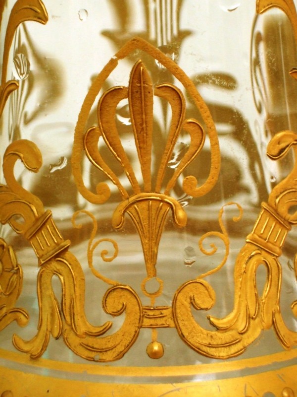 Paire de vases en cristal de Baccarat, décor de style Empire doré à l'or fin