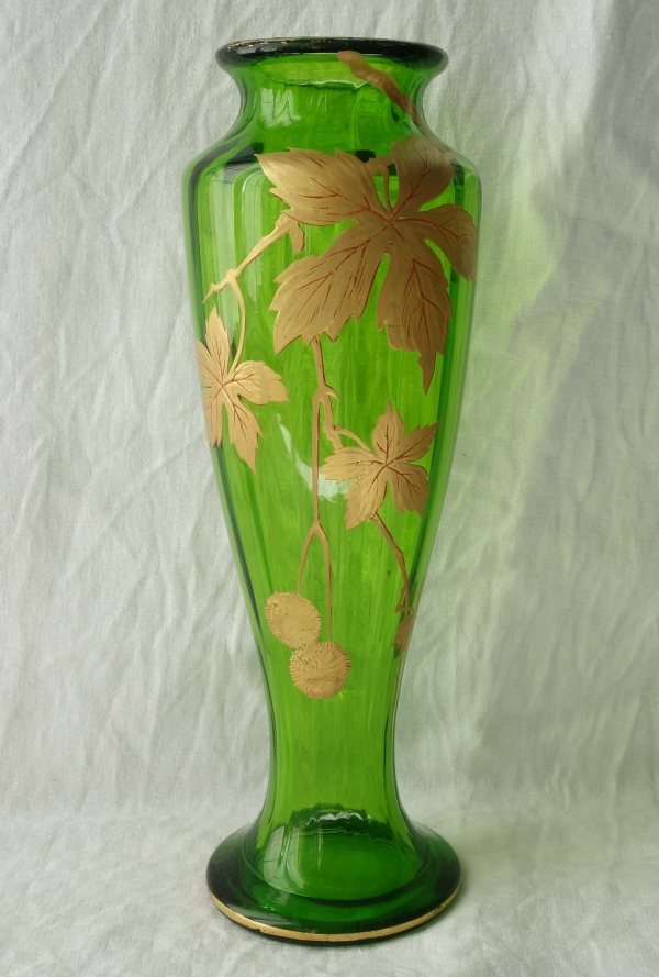 Paire de vases en cristal de Baccarat vert, modèle Platanes rehaussé à l'or fin