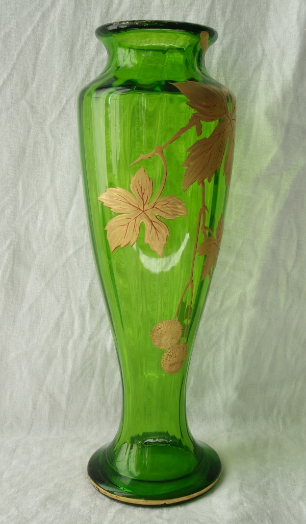 Paire de vases en cristal de Baccarat vert, modèle Platanes rehaussé à l'or fin