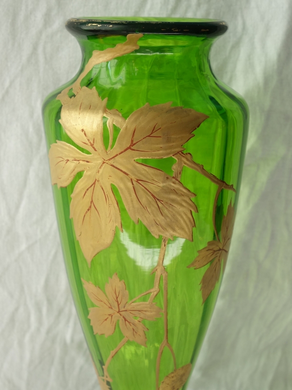 Paire de vases en cristal de Baccarat vert, modèle Platanes rehaussé à l'or fin