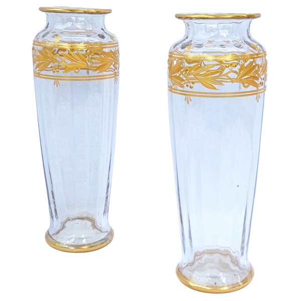 Paire de vases en cristal de Baccarat, décor de feuilles d'olivier doré à l'or fin