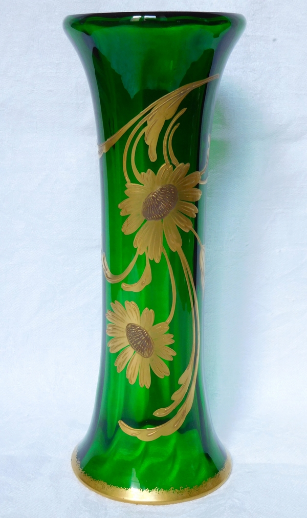 Paire de vases en cristal de Saint Louis vert sapin, décor floral à l'or fin