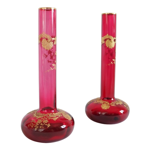 Paire de vases en cristal de Saint Louis rose - modèle Massenet Gold doré