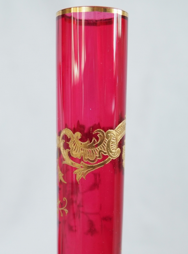 Paire de vases en cristal de Saint Louis rose - modèle Massenet Gold doré