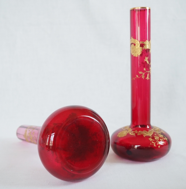 Paire de vases en cristal de Saint Louis rose - modèle Massenet Gold doré