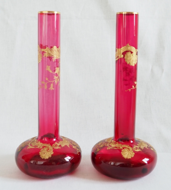 Paire de vases en cristal de Saint Louis rose - modèle Massenet Gold doré