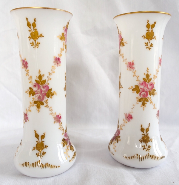 Paire de vases en cristal de Saint Louis - opaline peinte & dorée - étiquette papier