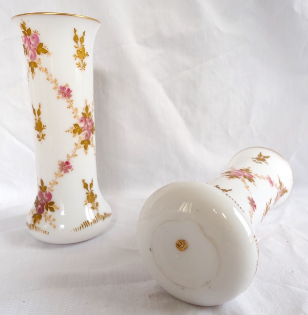 Paire de vases en cristal de Saint Louis - opaline peinte & dorée - étiquette papier