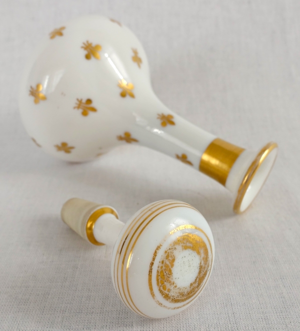 Baccarat : opaline crystal liquor bottle enhanced with fleur-de-lis, 19th century circa 1860
