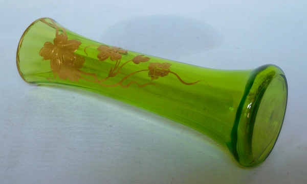 Vase soliflore en cristal de Baccarat vert doré à l'or fin