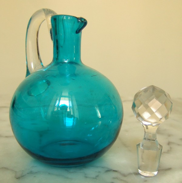 Rare carafe à liqueur en cristal de Baccarat forme boule bleu turquoise