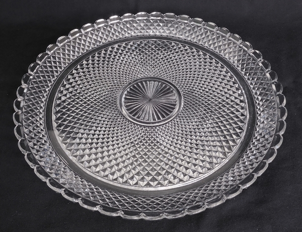 Plat à tarte / plateau en cristal de Baccarat, modèle pointes de diamants (Marie-Louise) - signé