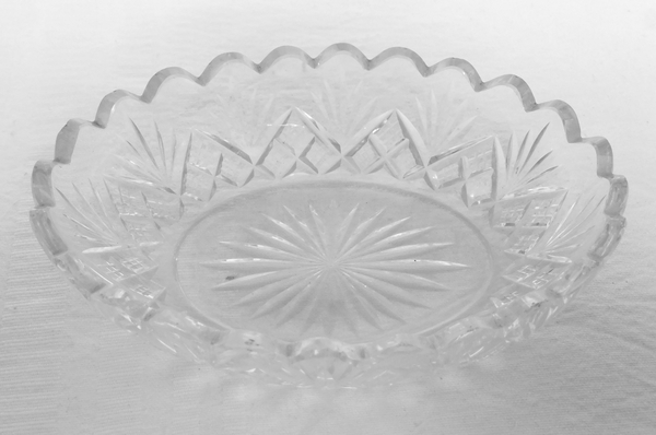 Porte-savon ou épinglier en cristal de Baccarat, cristal taillé à palmettes, modèle Douai