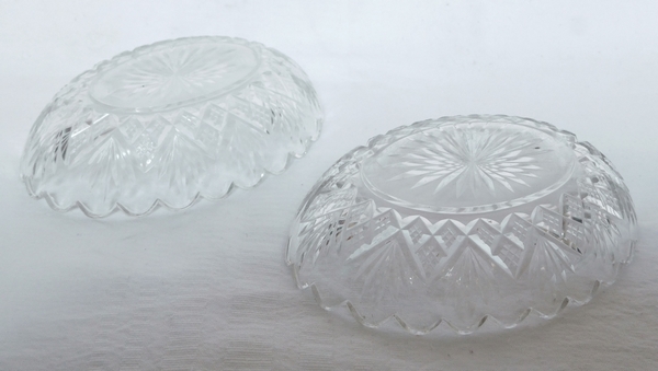 Porte-savon ou épinglier en cristal de Baccarat, cristal taillé à palmettes, modèle Douai