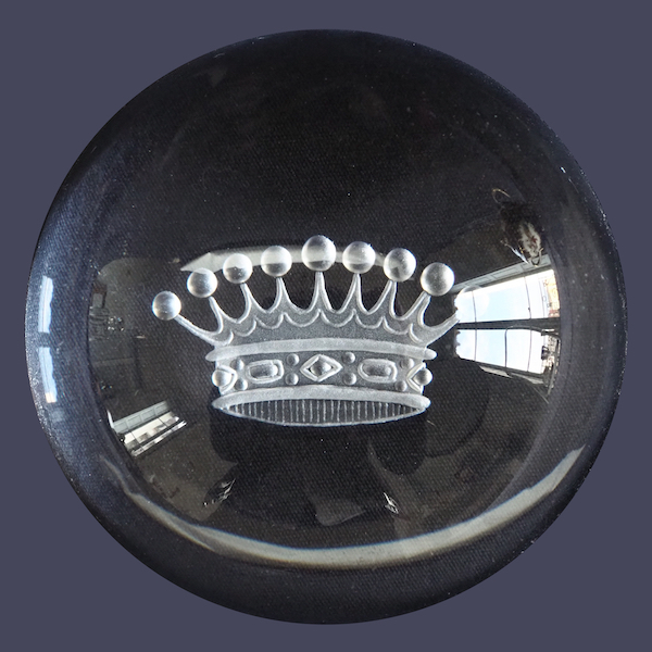 Baccarat crystal paperweight, crown of Count engraved