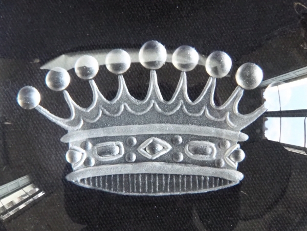 Baccarat crystal paperweight, crown of Count engraved