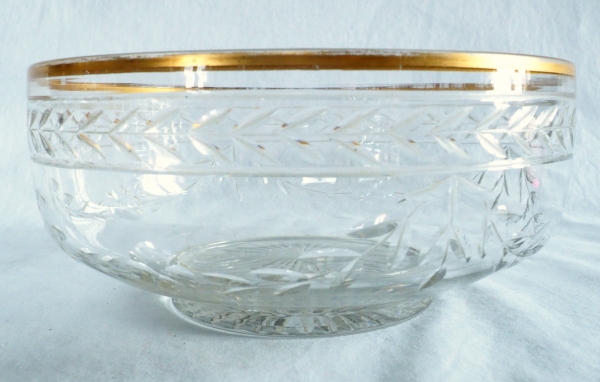 Saladier en cristal de Baccarat taillé aux lauriers, bordure dorée à l'or fin
