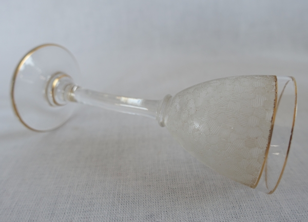 Service à liqueur en cristal de Saint Louis à effet givré et doré : carafes, verres et plateau
