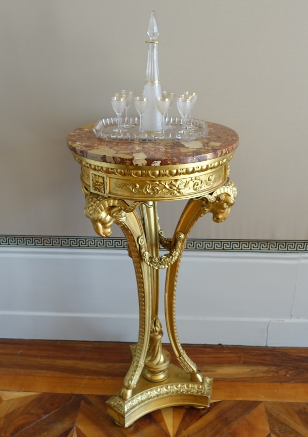 Service à liqueur en cristal de Saint Louis à effet givré et doré : carafes, verres et plateau