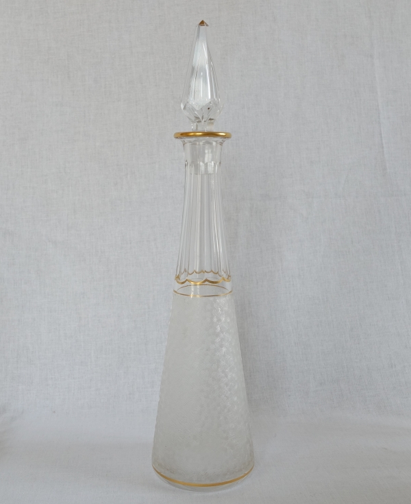 Service à liqueur en cristal de Saint Louis à effet givré et doré : carafes, verres et plateau