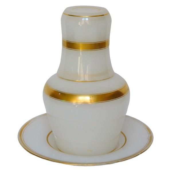 Service de nuit / verre d'eau en cristal de Baccarat - opaline blanche dorée à l'or fin