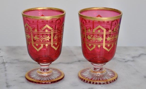 Service de nuit orientaliste en cristal de Baccarat rouge et doré à l'or fin, étiquette papier