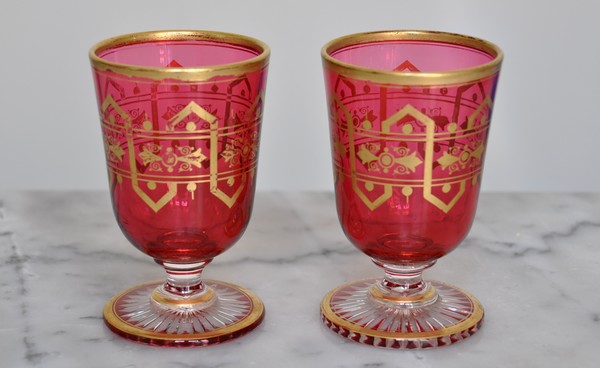 Service de nuit orientaliste en cristal de Baccarat rouge et doré à l'or fin, étiquette papier