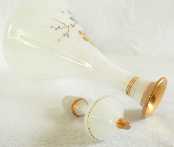 Baccarat : service de nuit en opaline dorée et émaillée, époque Napoléon III vers 1870