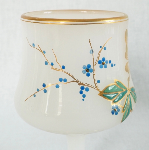 Baccarat : service de nuit en opaline dorée et émaillée, époque Napoléon III vers 1870