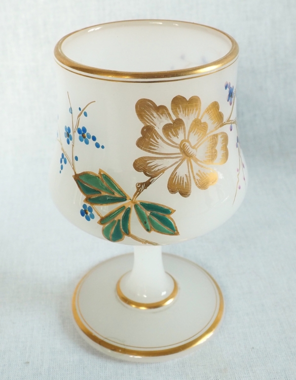 Baccarat : service de nuit en opaline dorée et émaillée, époque Napoléon III vers 1870