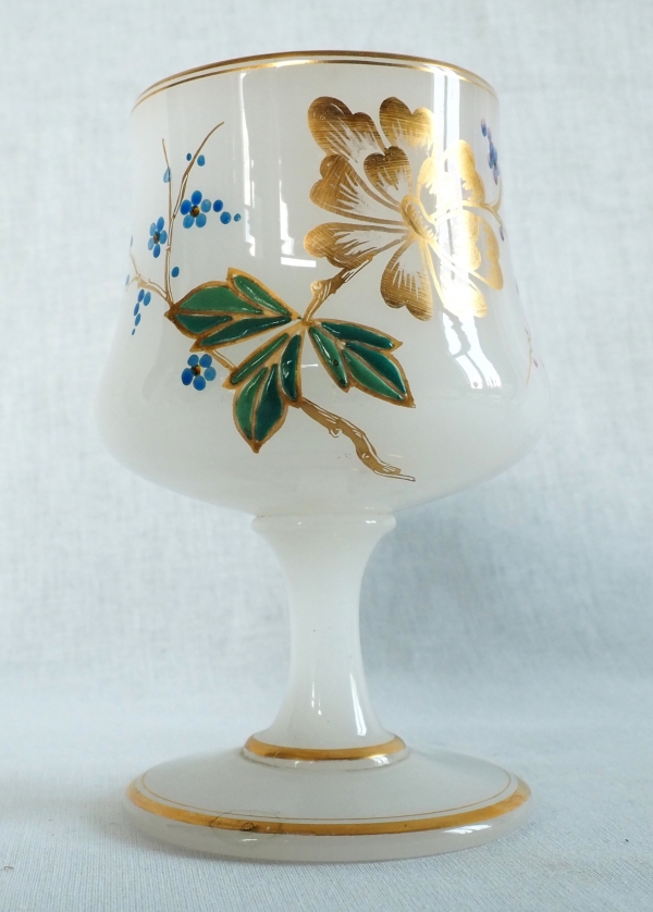 Baccarat : service de nuit en opaline dorée et émaillée, époque Napoléon III vers 1870