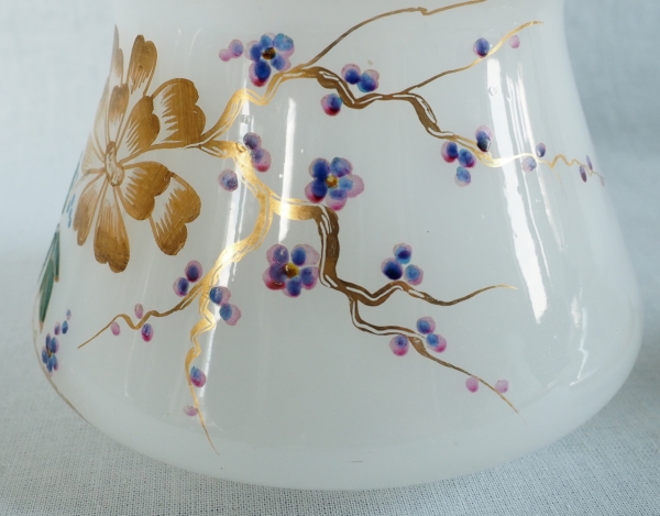Baccarat : service de nuit en opaline dorée et émaillée, époque Napoléon III vers 1870